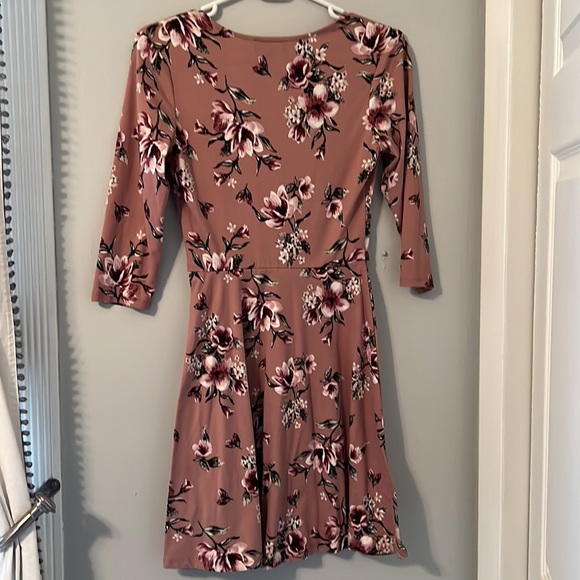Brand new dress, never worn, size small - Picture 2 of 3